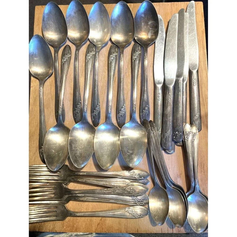 Queen Bess II Oneida Community Tudor Plate Flatware Lot Spoons Forks 32 Pcs